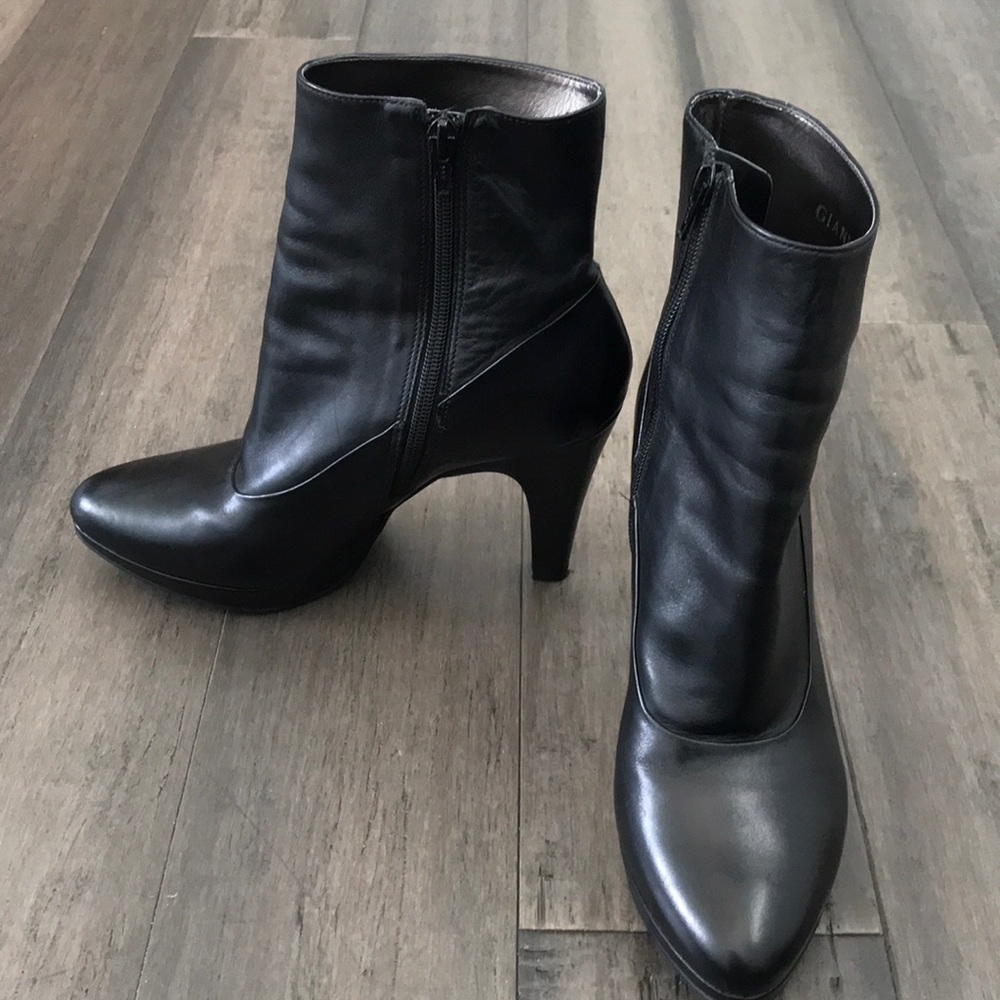 Gianni Bini ankle boots